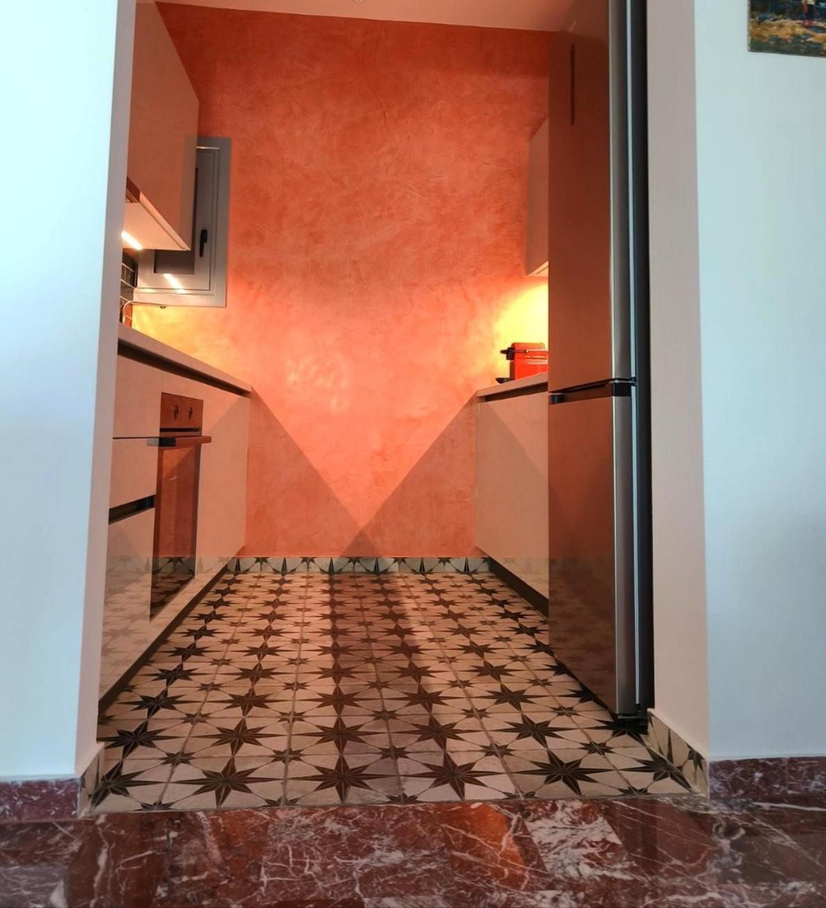 Stylish Artistic Flat With View, Three Min To Metro Apartment เอเธนส์ ภายนอก รูปภาพ