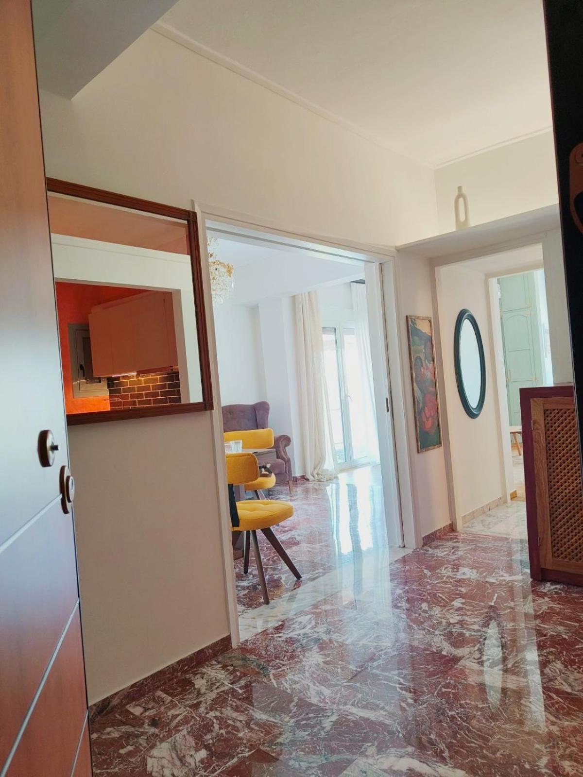 Stylish Artistic Flat With View, Three Min To Metro Apartment เอเธนส์ ภายนอก รูปภาพ